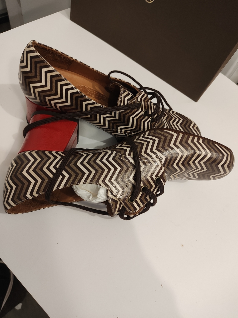 Chie Mihara Chevron Lace-Up Oxfords in Brown and Cream - Picture 3 of 16